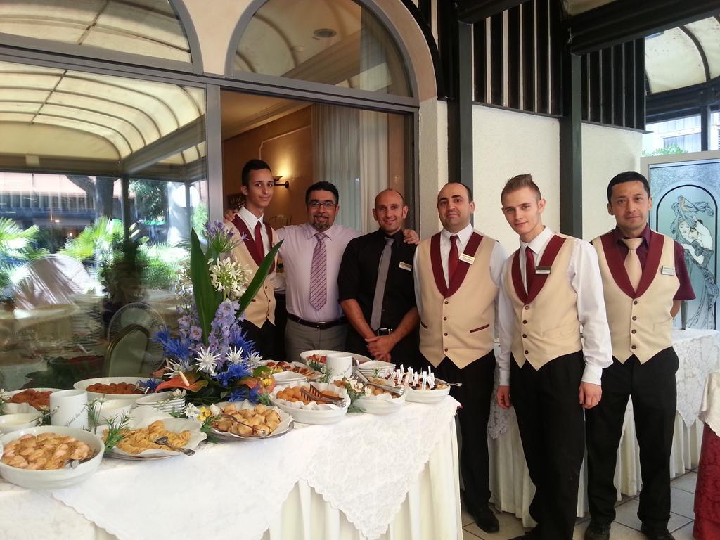 Hotel Vienna Ostenda e Ristorante il Danubio Rímini Exterior foto